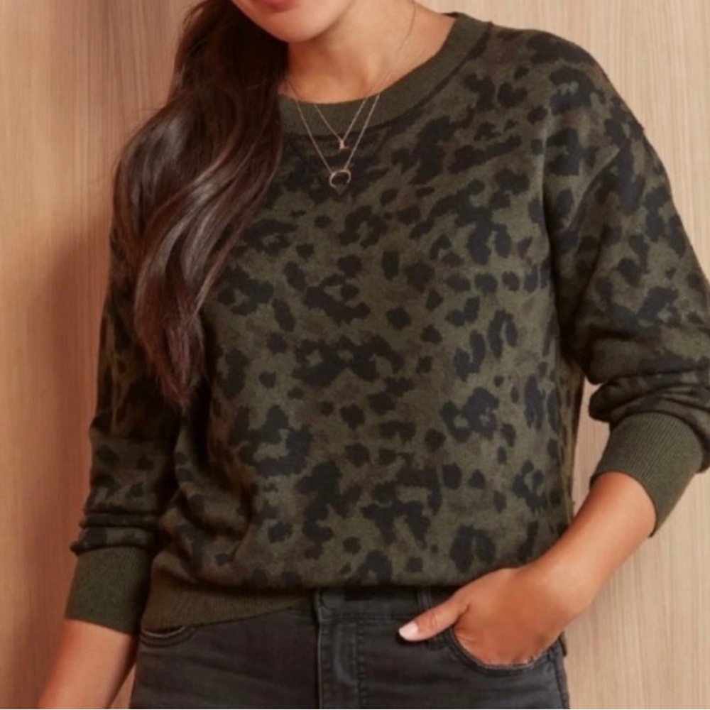 JOHN + JENN Animal Print Sweater Size Small